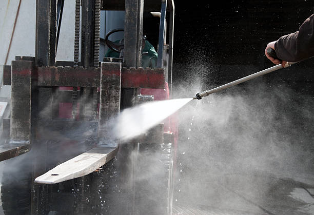 Best Roof Pressure Washing  in Winlock, WA